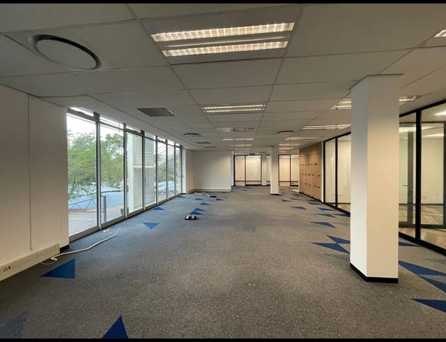 395M² OFFICE TO LET IN BRYANSTON